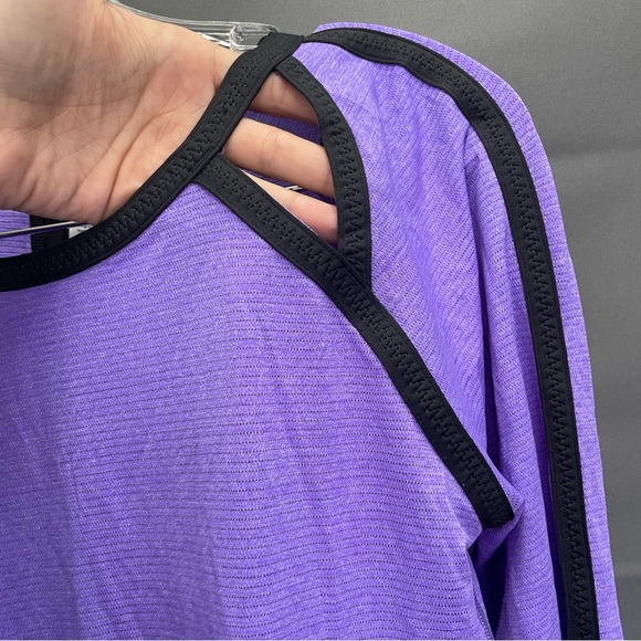 Purple LULULEMON runners top long sleeve with venting holes and reflectors - Picture 9 of 12